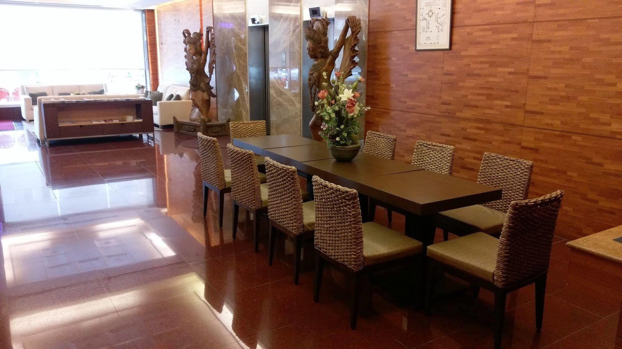 The Premier Hotel Tainan Exterior photo
